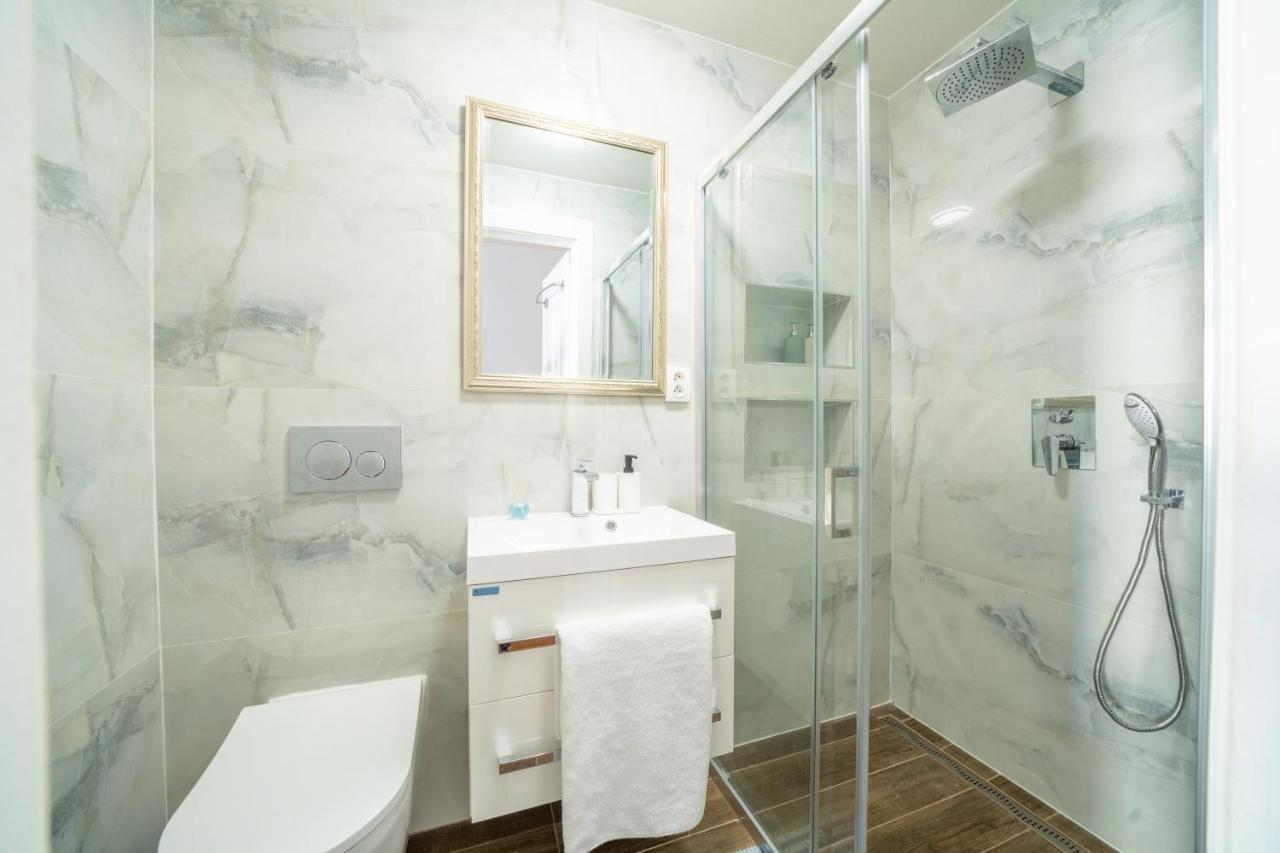 Exclusive Apartment With A View Of Prague Castle And Vltava River Екстериор снимка