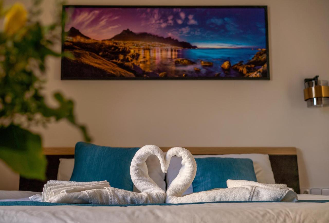 Exclusive Apartment With A View Of Prague Castle And Vltava River Екстериор снимка