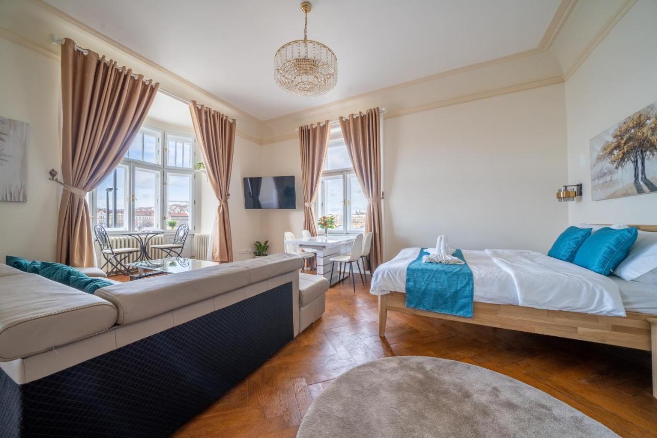 Exclusive Apartment With A View Of Prague Castle And Vltava River Екстериор снимка