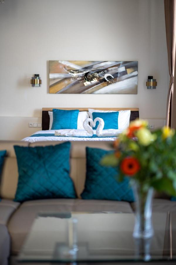 Exclusive Apartment With A View Of Prague Castle And Vltava River Екстериор снимка