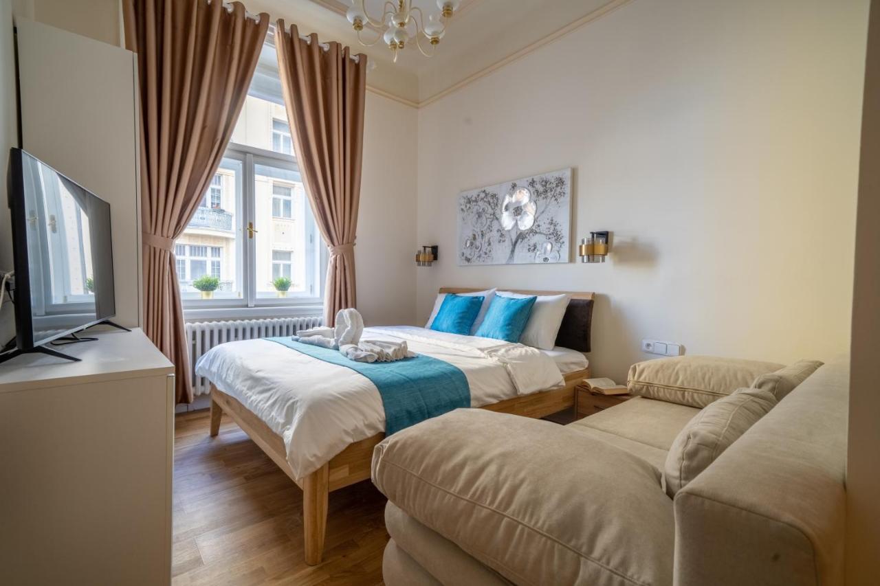 Exclusive Apartment With A View Of Prague Castle And Vltava River Екстериор снимка