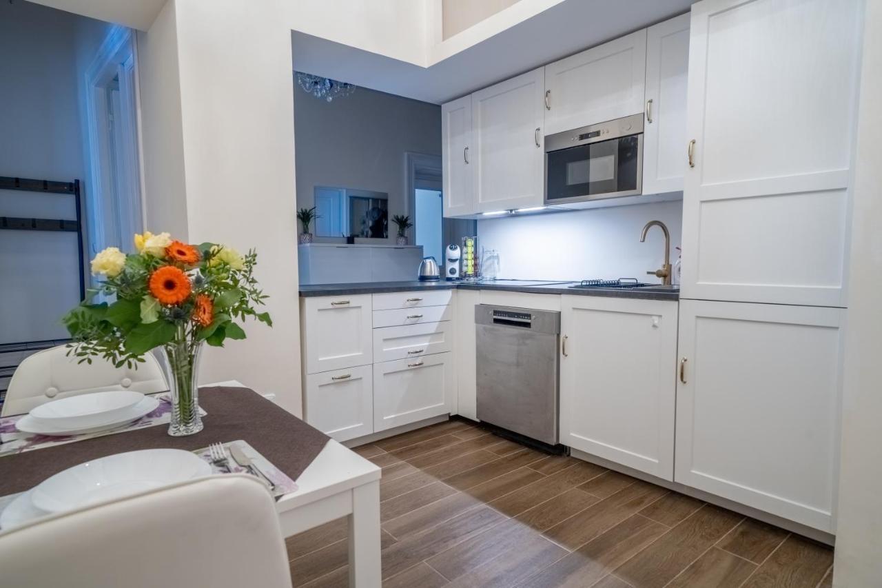 Exclusive Apartment With A View Of Prague Castle And Vltava River Екстериор снимка