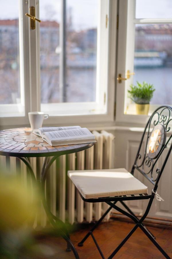 Exclusive Apartment With A View Of Prague Castle And Vltava River Екстериор снимка