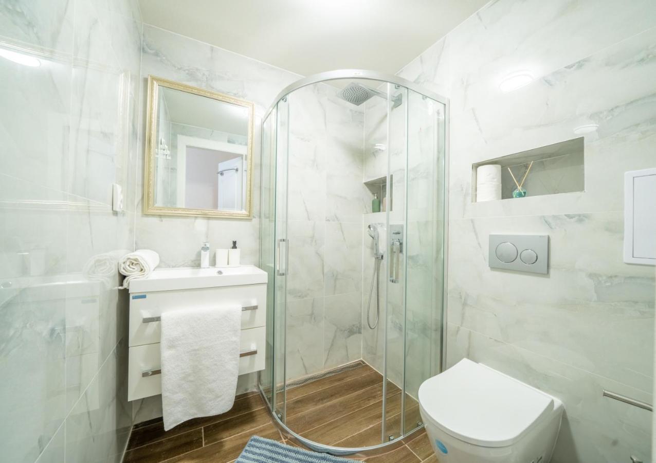 Exclusive Apartment With A View Of Prague Castle And Vltava River Екстериор снимка