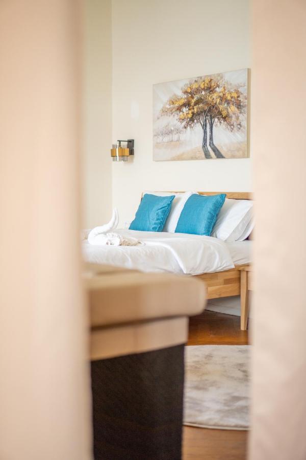 Exclusive Apartment With A View Of Prague Castle And Vltava River Екстериор снимка